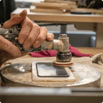 Leštění vnějšího povrchu použité elektroniky